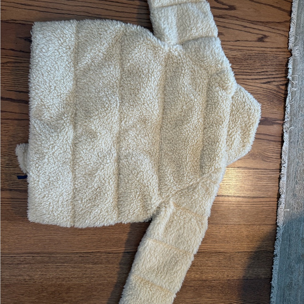 Patagonia Womans Fluffy Cream Puffer Jacket - Picture 4 of 6